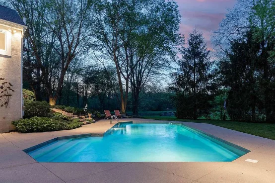 pool construction bucket 3